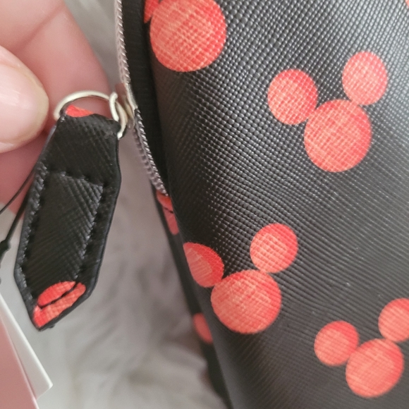 Danielle Nicole Disney Mickey Cosmetic Bag - Picture 4 of 4